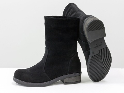 Жіночі черевики вільного одягання із чорної натуральної замші