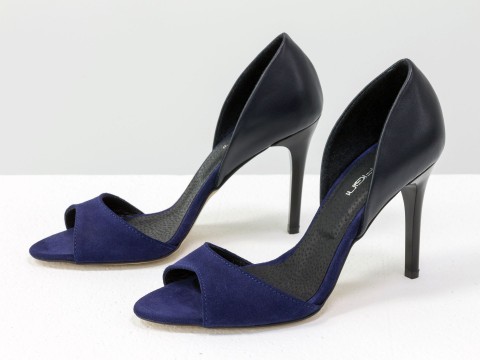 Летние туфли с открытым носком из замши синего цвета и черной натуральной кожи на шпильке