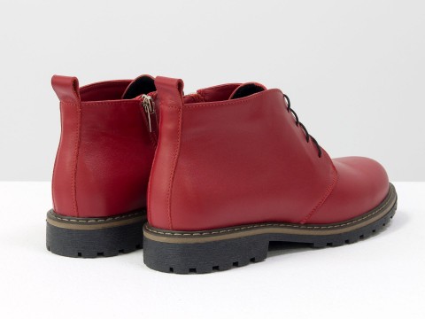 Женские ботинки на шнуровке из натуральной кожи красного цвета