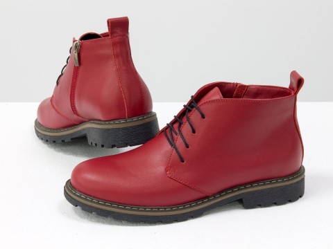 Женские ботинки на шнуровке из натуральной кожи красного цвета