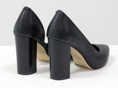 Туфлі-човники на стійких підборах з натуральної шкіри чорного кольору