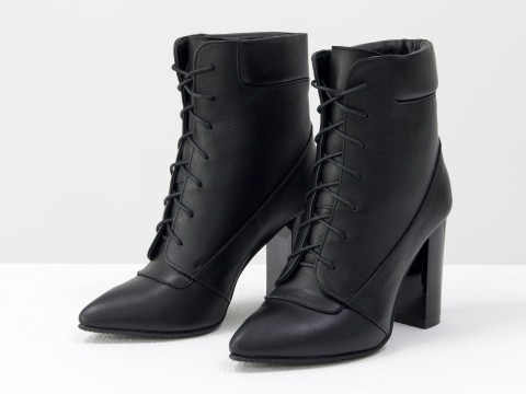 Женские весенние ботинки из натуральной черной кожи на каблуке