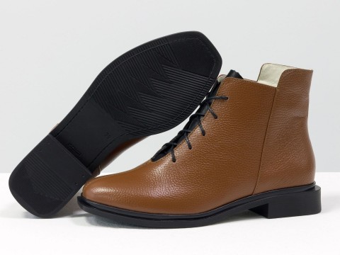 Жіночі демісезонні черевики зі шкіри коричневого кольору на шнурівці