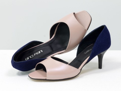 Літні туфлі з відкритим носиком на невисокій шпильці шкіри пудрового кольору та замші синього кольору, С-1956-04