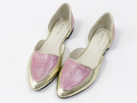 Туфлі човники без підборів з натуральної шкіри золотого та рожевого кольору.