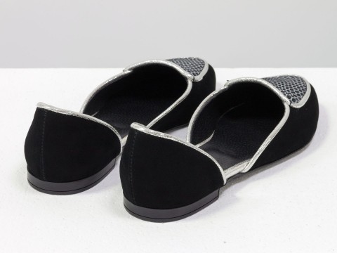 Туфли лодочки на низком ходу из натуральной замши черно-серебряного цвета