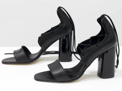 Женские босоножки на шнуровке из натуральной кожи черного цвета на высоком каблуке