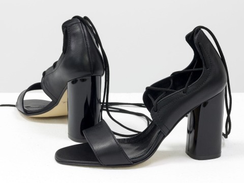 Женские босоножки на шнуровке из натуральной кожи черного цвета на высоком каблуке