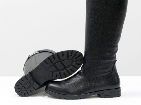 Класичні жіночі чоботи із натуральної шкіри флотар чорного кольору на маленькому підборі