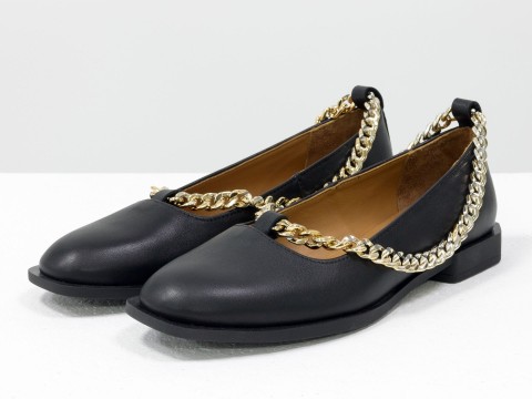 Туфли из итальянской кожи черного цвета на низком ходу с золотой цепочкой, Т-2111-01
