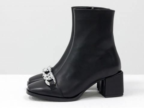 Женские классические ботинки черного цвета из натуральной кожи с фурнитурой, Б-2086-05