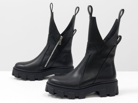 Женские черные высокие ботинки из натуральной кожи ассиметричного кроя, Б-2104-01