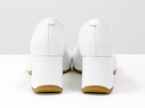 Дизайнерские туфли-перчатки на невысоком обтяжном каблуке из натуральной итальянской кожи белого цвета,  Т-2050-22