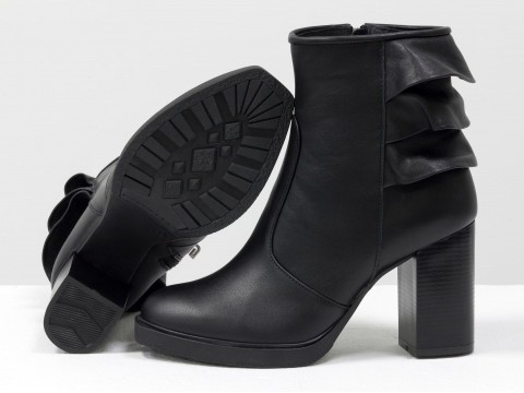 Весенние ботинки женские из натуральной кожи черного цвета на каблуке