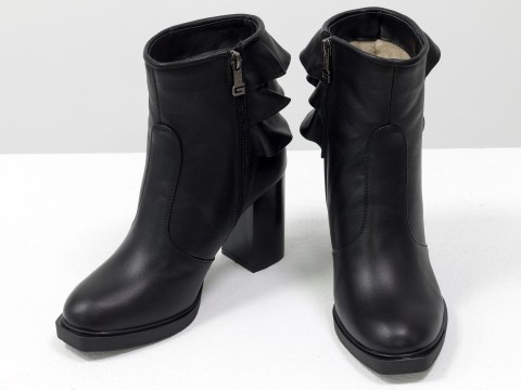 Весняні черевики жіночі з натуральної шкіри чорного кольору на підборах