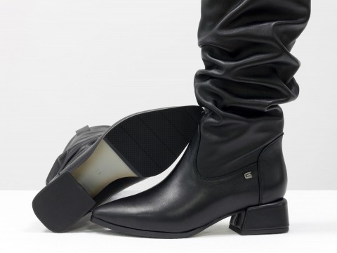 Сапоги черного цвета из натуральной кожи  на маленьком каблуке, М-2083-06
