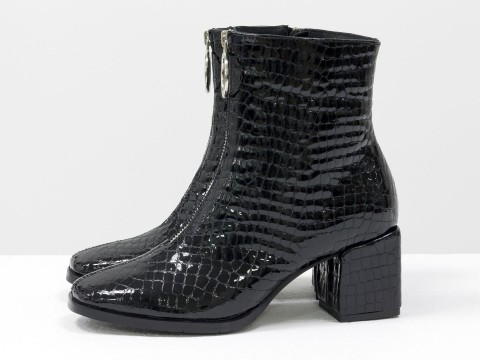 Женские классические ботинки черного цвета из натуральной лаковой кожи с текстурой "питон", Б-2077-04