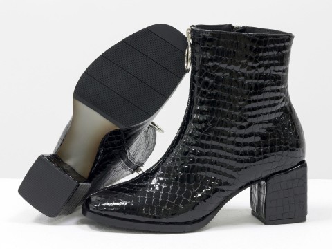 Жіночі черевики з натуральної чорної лакової текстурованої шкіри на квадратному підборі з блискавкою попереду, Б-2077-04