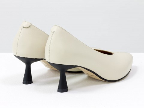 Дизайнерські туфлі-рукавички на невисокому підборі "рюмочка" з натуральної італійської шкіри бежевого кольору, Т-2050-24