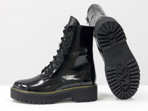 Женские ботинки из натуральной лаковой кожи черного цвета на шнуровке, Б-2069-06