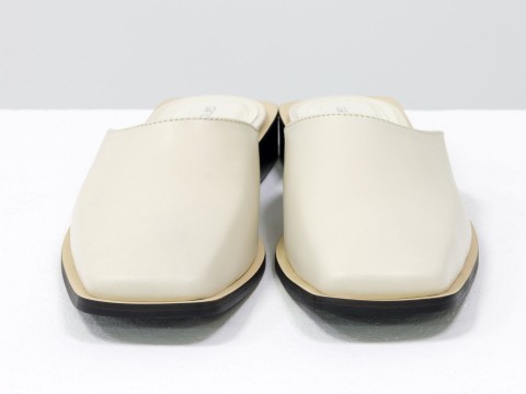 Стильные дизайнерские мюли из кожи молочного цвета на маленьком каблуке