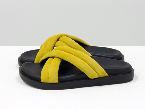 Літні шльопанці яскраво-жовтого кольору з ніжної замші на чорній підошві без підборів, С-2029-05