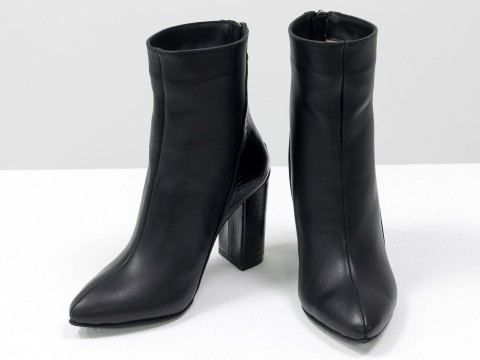 Класичні жіночі черевики з натуральної чорної шкіри на високих підборах