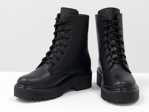 Женские ботинки из натуральной черной кожи на шнуровке и молнией сзади, Б-20103-02