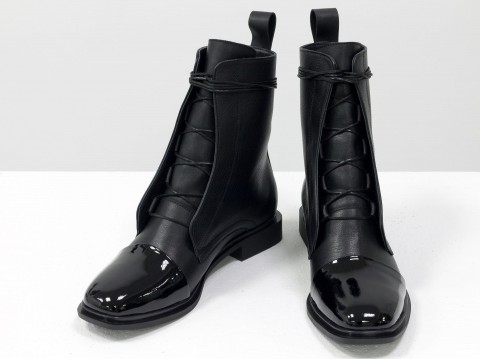 Женские черные классические ботинки из натуральной кожи с лаковым носочком