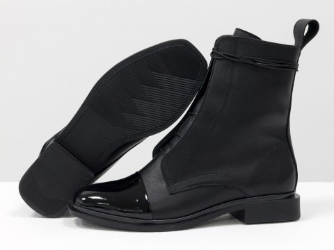 Жіночі чорні класичні черевики з натуральної шкіри з лаковим шкарпеткою