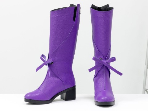 Женские сапоги на маленьком каблуке из кожи флотар ярко фиолетового цвета