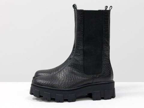 Высокие  ботинки "челси" из черной кожи с текстурой "крокодил" на тракторной подошве, Б-2078-04