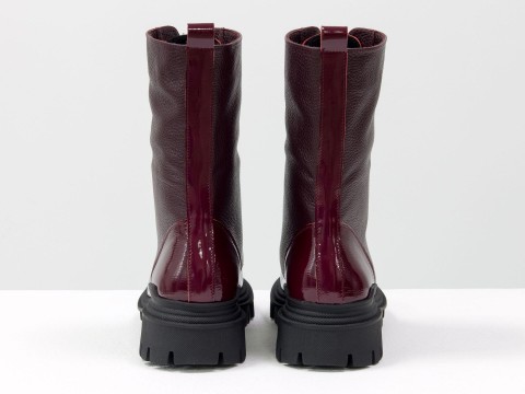 Жіночі черевики з натуральної шкіри бордового кольору зі вставками з лакової шкіри на шнурівці, Б-16077/1-09
