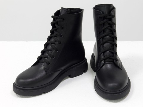 Женские ботинки из натуральной черной кожи на шнуровке и молнией сзади, Б-20103-01