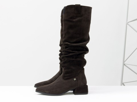 Осінні чоботи темно-коричневого кольору з натуральної замші на підборах, М-2083-03