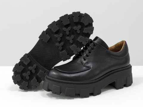 Женские черные туфли дерби  на тракторной подошве из натуральной черной кожи, Т-2046-01