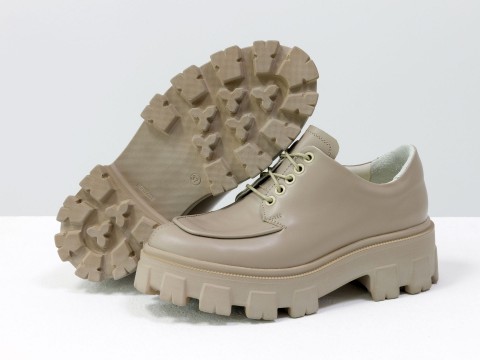 Жіночі туфлі бежеві на тракторній підошві з натуральної бежевої шкіри, Т-2046-03