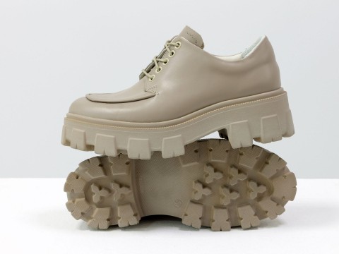 Женские бежевые туфли на тракторной подошве из натуральной бежевой  кожи, Т-2046-03