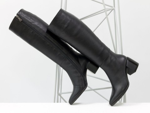 Осінні чоботи чорного кольору з натуральної шкіри на стійких глянсових підборах, М-2063-01
