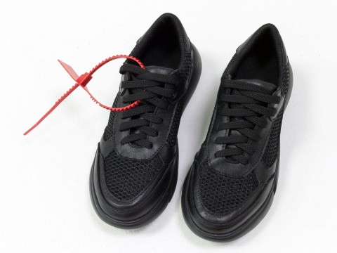 Чорні жіночі кросівки з натуральної шкіри із вставками із сітки на потовщеній підошві, Т-2017-05