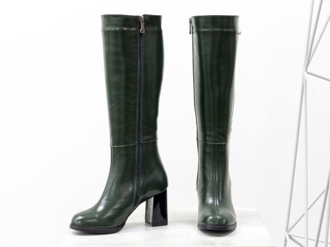 Класичні жіночі чоботи з натуральної зеленої шкіри на високих підборах