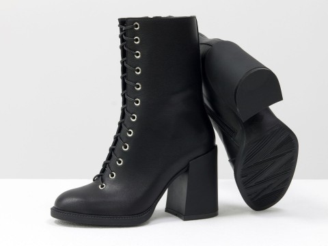 Дизайнерські ботильйони чорного кольору з круглим носиком на шнурівці з натуральної лицьової шкіри, Б-2095-01