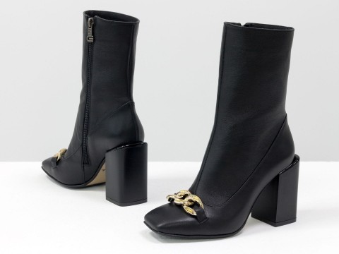 Женские  ботинки из натуральной черной кожи на квадратном матовом каблуке с фурнитурой впереди, Б-2080-01