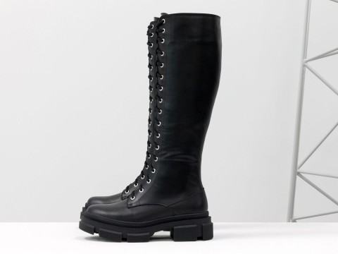 Жіночі спортивні чоботи з чорної шкіри на модній підошві та шнурівці, М-2090-01