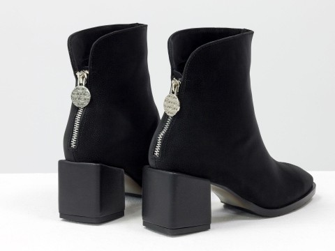 Женские  ботинки из натуральной черной бархатной кожи на квадратном обтяжном каблуке, Б-2076-01
