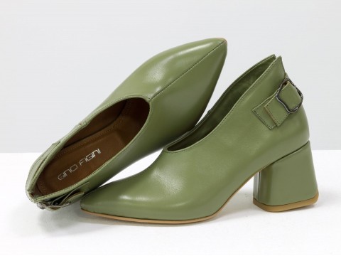 Дизайнерские закрытые туфли на невысоком обтяжном каблуке из натуральной итальянской кожи оливкового цвета,  Т-2056-10