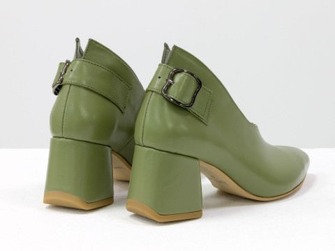 Дизайнерські закриті туфлі на невисокому обтяжному підборі з натуральної італійської шкіри оливкового кольору, Т-2056-10