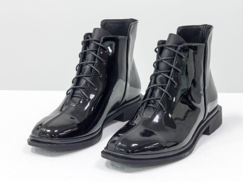 Жіночі лаковані черевики з натуральної чорної шкіри на шнурівці