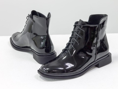 Жіночі лаковані черевики з натуральної чорної шкіри на шнурівці