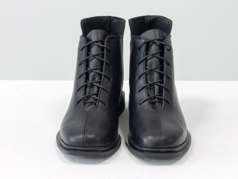Женские  ботинки из натуральной черной кожи на шнуровке